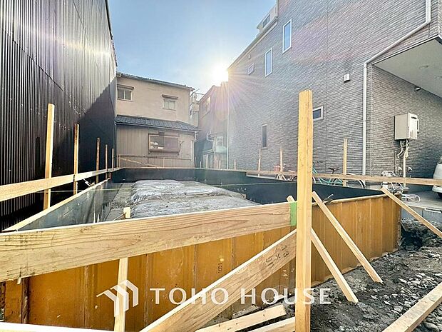 「外観」今日も、明日も、この街で、きっと誰かがしあわせになる物語が描かれていくはずです。爽快な風も毎日やさしく頬をなででくれます。