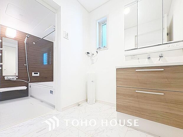 「窓あり×洗面所」湿気の多くなりやすい洗面所も、窓があることで換気が可能なので気持ちよくお使い頂けます。