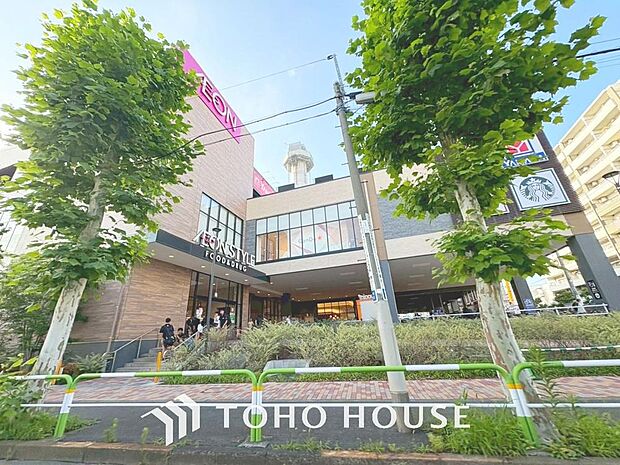 イオススタイル赤羽まで約550m。