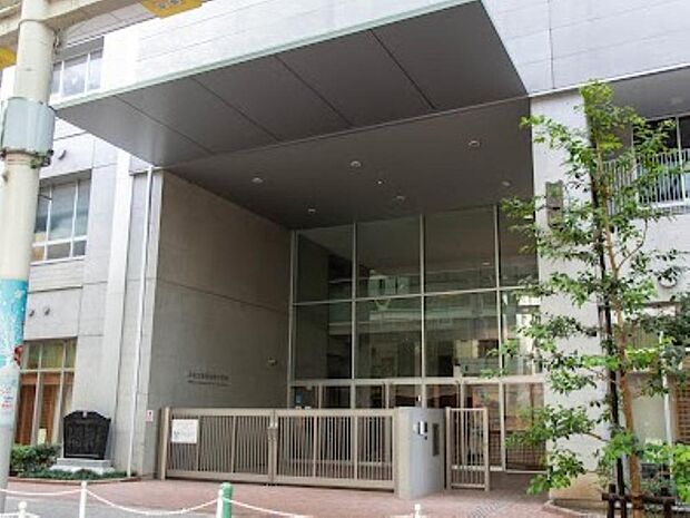 北区立岩淵中学校まで約1000m。