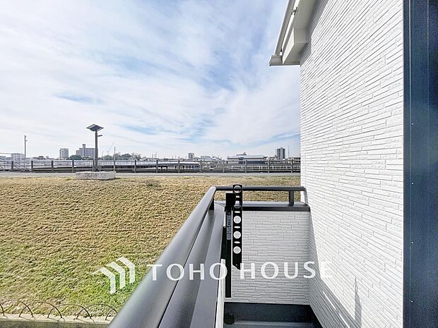 夜空の煌めきや、室内への通風や採光へ一役。ガーデニング等も充分に楽しめる広さを確保しております。