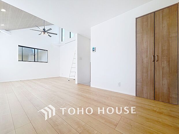 作り手の「気持ちの良いリビングでお過ごししていただきたい」という思いを感じさせます。