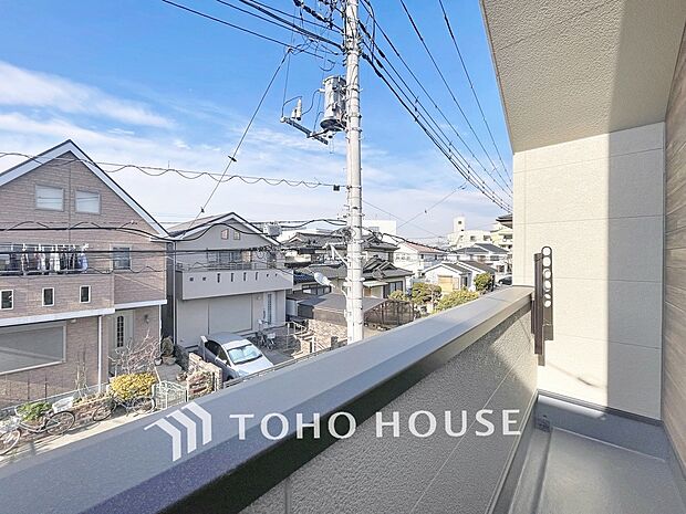 その豊かな眺望にふさわしい空間には、通風・採光にも優れ、心地よい光と風があふれています。