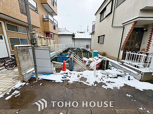 「現況」今日も、明日も、この街で、きっと誰かがしあわせになる物語が描かれていくはずです。爽快な風も毎日やさしく頬をなででくれます。