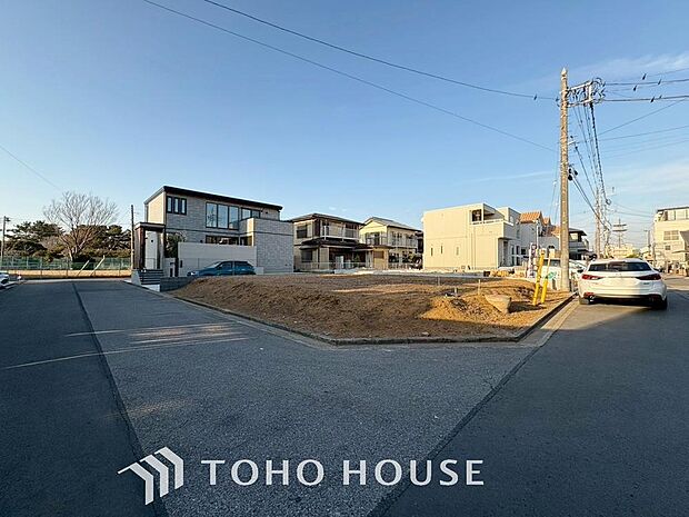 「前面道路含む外観」