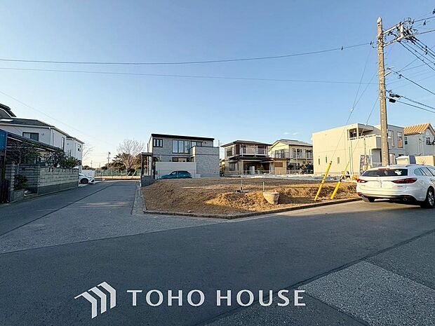 「前面道路含む外観」