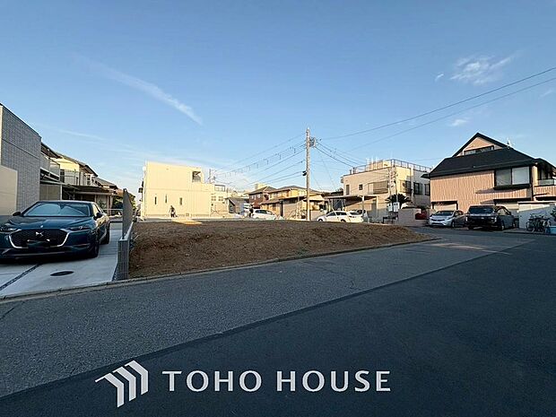 「前面道路含む外観」