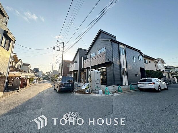 「前面道路含む外観」