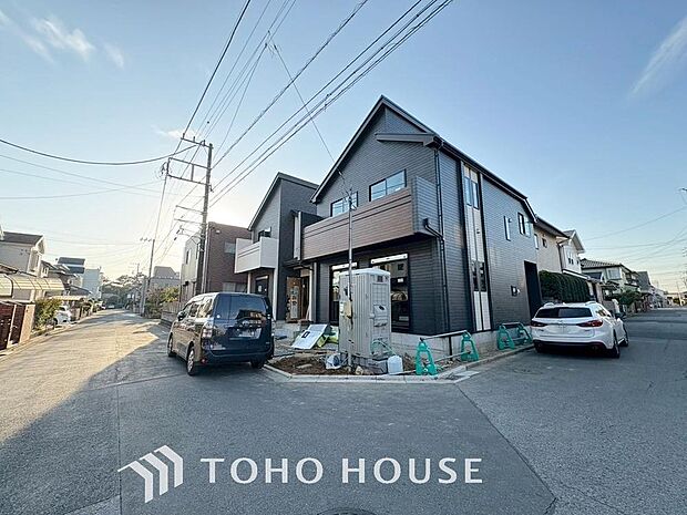 「前面道路含む外観」