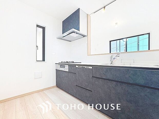 お料理の上手な方が、独壇場でお料理の腕を披露するスタイルに向いているキッチンです。