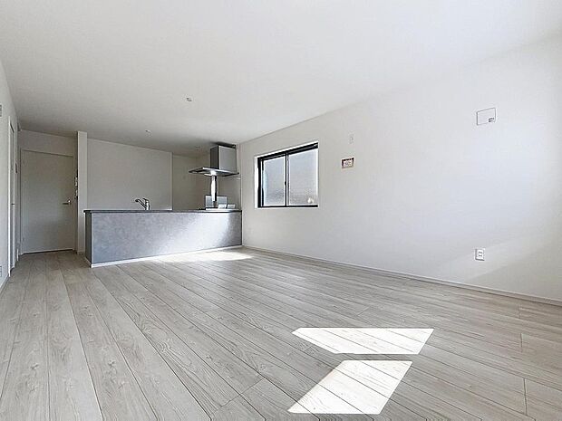 「家事楽プランの間取り。」1階、リビング階に水回りが集結していることで家事導線も確保され、《暮らしやすい》の実現が叶うお家です。