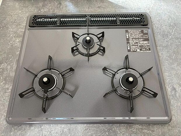 毎日料理をする、料理が好き、家族が多くて量を作る必要がある、等の方々にとっては必須の3口コンロ。同時進行で効率アップはもちろん鍋を移動する回数が減り、無駄な動きを軽減することが出来ます。