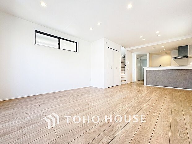 造りこんだ空間演出の妙が生み出す光と質のハーモニーはこの住宅のクオリティの良さを実感させてくれます。