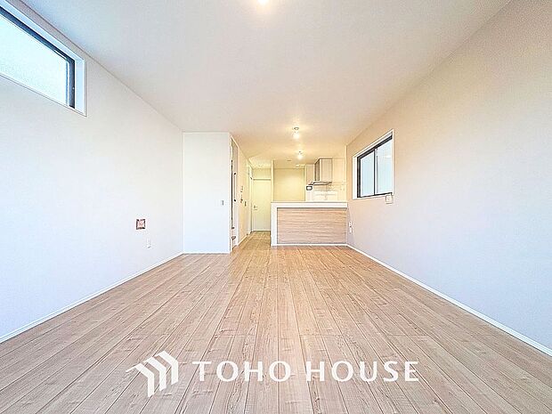 リビングも広く設け、訪れる人々を暖かく迎えてくれます。