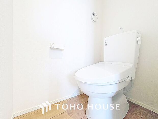 十分な広さと清潔感のあるカラーで纏まったおトイレ。時間に余裕とゆとりを持たせます。