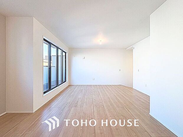 リビングも広く設け、訪れる人々を暖かく迎えてくれます。