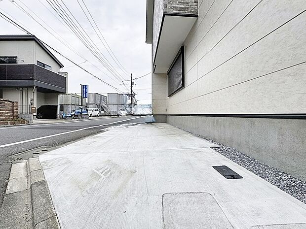自転車やバイクなど、ゆとりのある敷地で置き場所に困ることはないでしょう。