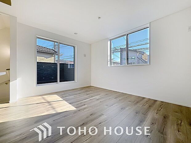 「スタイリッシュなこだわりある内装。」家族の暮らしに思いを馳せて、日常のワンシーンを表現した空間。シンプルな機能美とスマートな空間美。家族みんなが自然体で過ごせる心地良さ生み出しています。