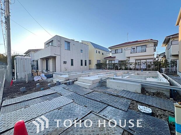 「現況」物件の陽当りや通風・仕様設備やお部屋の大きさの比較、近隣・周辺環境や街並みなど、資料には掲載していない情報が現地にはたくさんあります。 是非一度、現地をご確認ください。