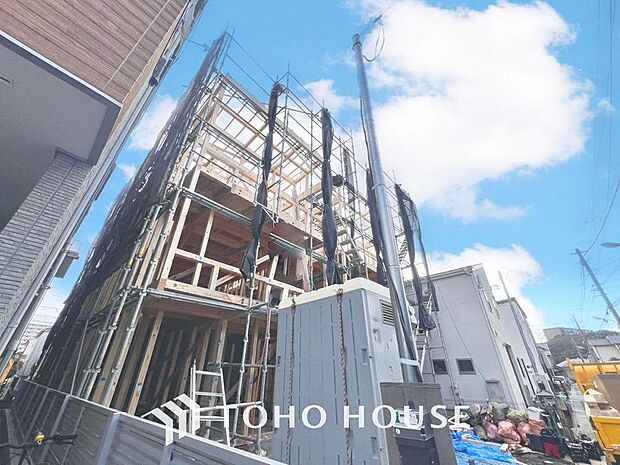 「現況」街並みや周辺の環境に呼応しながら、美しく、そして毎日の暮らしを考慮した機能性の高い住まい。