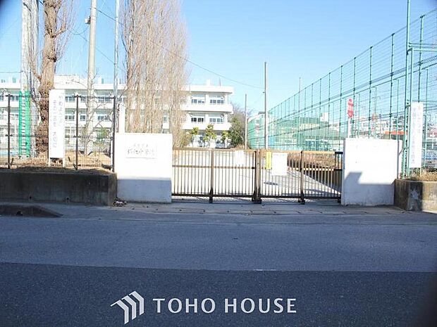 浦安市立堀江中学校まで約1900m。