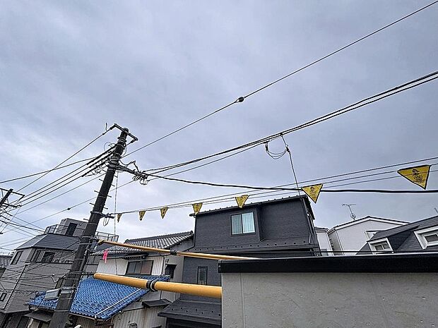 「穏やかな街並みの眺望」穏やかな街並みを一望しながら、爽やかな風と柔らかく降り注ぐ陽光を感じて頂けます。心地良い開放感が暮らしにゆとりと充足感をもたらします。