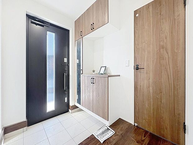 「玄関」家の中でお客様を迎える最初の場所である玄関。豊富な玄関収納で、常に綺麗に保つことが出来ます。