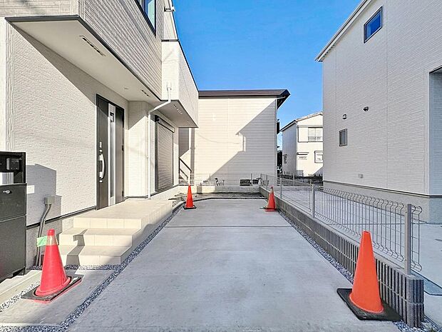 「駐車場」ファミリーカーの需要が多い中、駐車場も広めに確保いたしました。