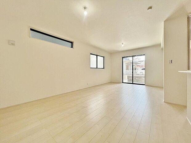 「のんびり過ごせるLDK」家族の会話や笑顔が行き交うリビングで、大きなソファやダイニングテーブルでゆったり食事をしたりくつろぎたい。そんな夢が叶えられる空間です。