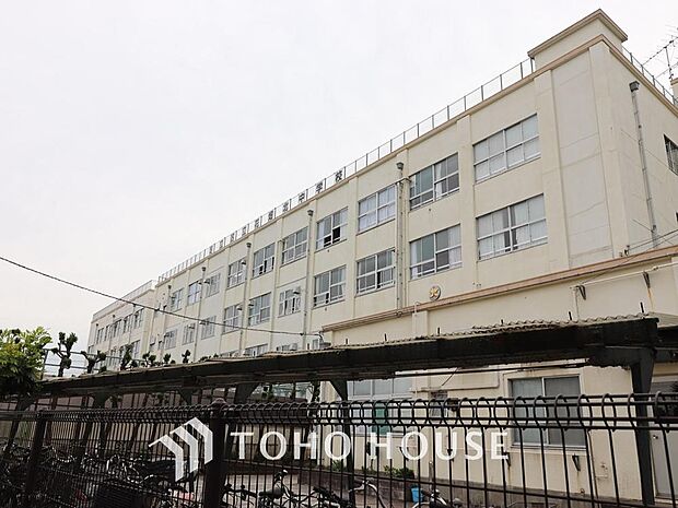 足立区立花畑北中学校まで約388m。