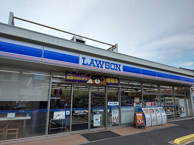 ローソン足立伊興四丁目店 213m