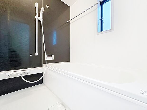 「一日の疲れをリフレッシュ。快適バスルーム。」癒しの空間バスルームです。天気に左右されずに洗濯物を乾かせる、浴室乾燥機・オートバス機能付きです。