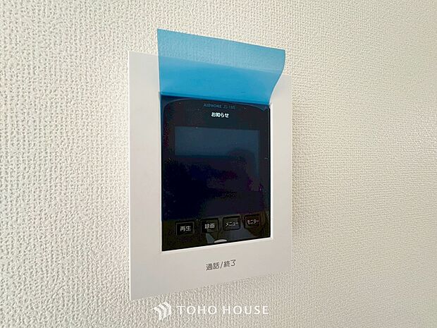 「見える安心」をカタチにしました。誰が来てもわかる様にモニター付きインターホンを設置。家事導線を考慮した個所に設置し、防犯性と利便性に優れ快適と安らぎを合わせた優しい設計。