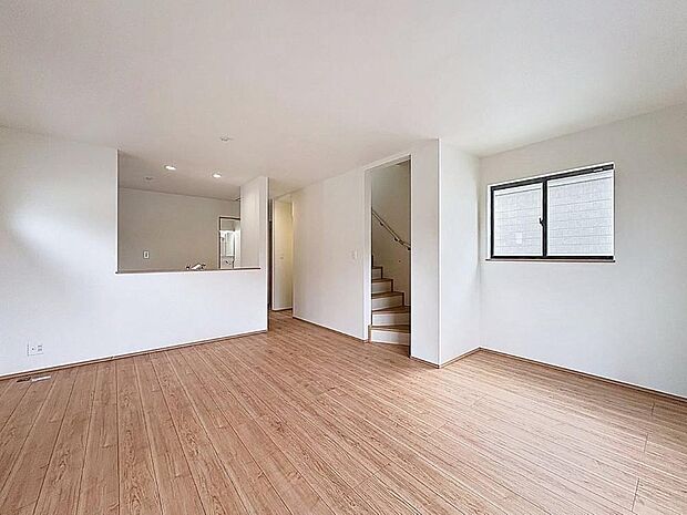 「のんびり過ごせるLDK」家族の会話や笑顔が行き交うリビングで、大きなソファやダイニングテーブルでゆったり食事をしたりくつろぎたい。そんな夢が叶えられる空間です。