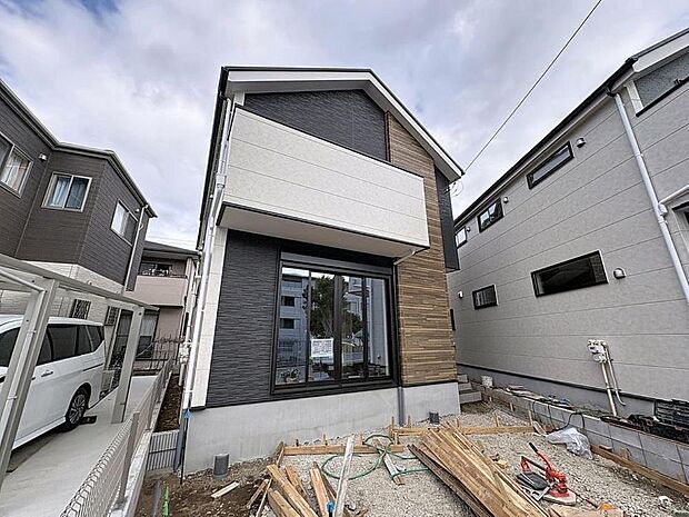 「外観」建物面積95平米のゆとりある3SLDKプラン。食洗機・床暖房など、生活を彩る設備が充実。広々19帖のLDKには、ご家族皆様の笑顔が溢れます。