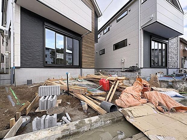 「カースペース2台」2台分の駐車スペースがあるので、お子様の自転車やバイク置き場にするスペースとしてもご利用いただけます。