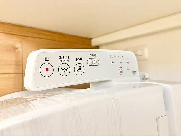 日本を訪れた外国の方で「使ってみて驚いた」と仰る方の多い、ウォシュレット。おしりを優しく洗ってくれるだけではなく、パワー脱臭機能なども備え、快適な空間を創出する機能もございます。