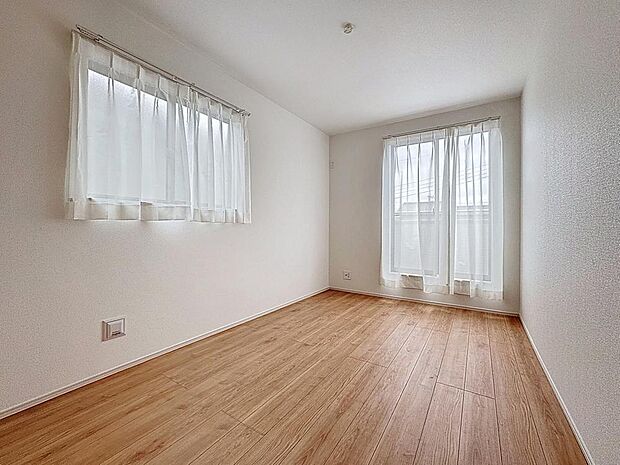 「二面採光・通風良好◎」居室に窓が2ヶ所あるので、明るさの確保と、風の通り道ができることで換気のしやすいお家になっています。