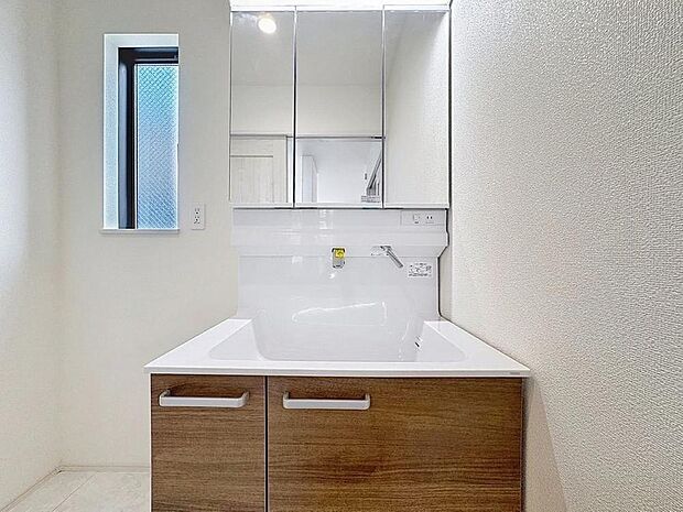 「洗面台」シンプルだからこそ使いやすい。スタンダードなデザインの洗面ボウルは清潔感あるホワイトです。