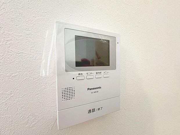 「見える安心」をカタチにしました。誰が来てもわかる様にモニター付きインターホンを設置。快適と安らぎを合わせた優しい設計。