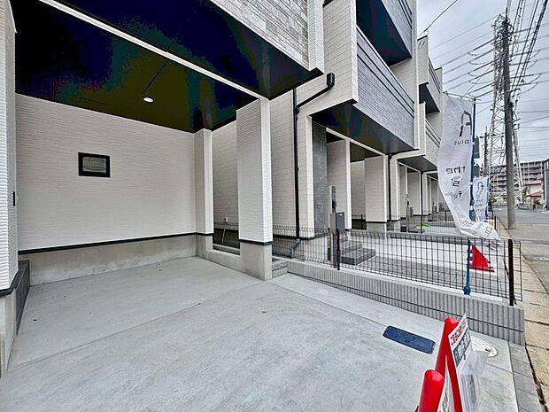 「駐車場」ファミリーカーの需要が多い中、駐車場も広めに確保いたしました。