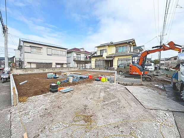 「現況」今日も、明日も、この街で、きっと誰かがしあわせになる物語が描かれていくはずです。同じ風景が毎日365日、まったく違う顔を見せてくれる。爽快な風も毎日やさしく頬をなででくれます。