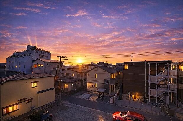 「穏やかな街並みの眺望」穏やかな街並みを一望しながら、爽やかな風と柔らかく降り注ぐ陽光を感じて頂けます。心地良い開放感が暮らしにゆとりと充足感をもたらします。