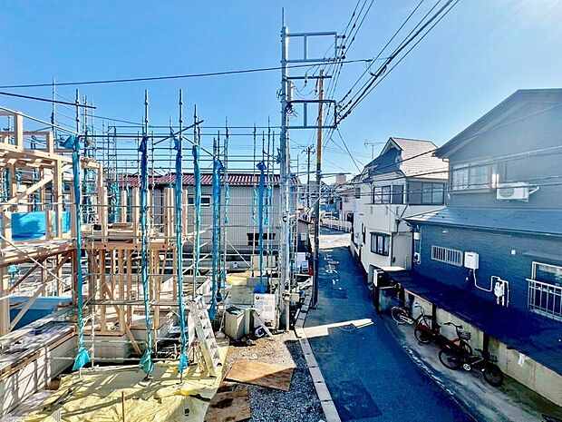 「穏やかな街並みの眺望」穏やかな街並みを一望しながら、爽やかな風と柔らかく降り注ぐ陽光を感じて頂けます。心地良い開放感が暮らしにゆとりと充足感をもたらします。