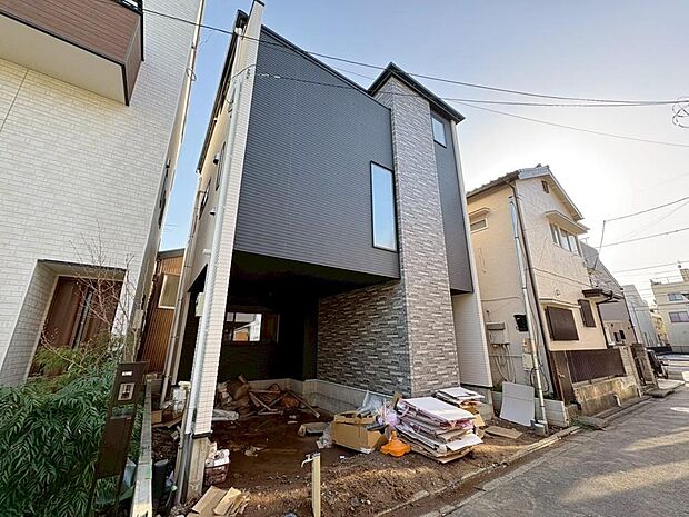 「外観」今日も、明日も、この街で、きっと誰かがしあわせになる物語が描かれていくはずです。爽快な風も毎日やさしく頬をなででくれます。