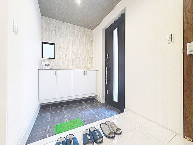 ダウンライトを使用しお洒落に演出。帰りたくなる家をテーマに設計。いつも「人」と「家」の間に・・・。