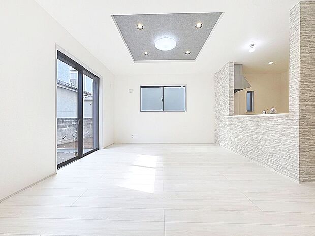 造りこんだ空間演出の妙が生み出す光と質のハーモニーはこの住宅のクオリティの良さを実感させてくれます。