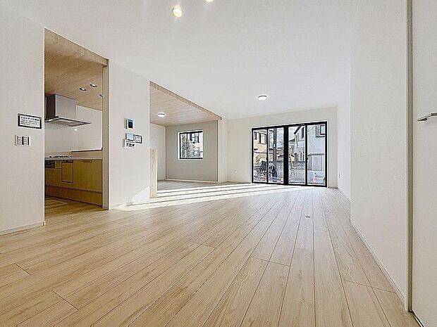 「23.5帖。ゆとりのLDK。。」広々約23帖のLDK。家族団らんの場やソファーでゆっくりとくつろぐスペースにオススメです。