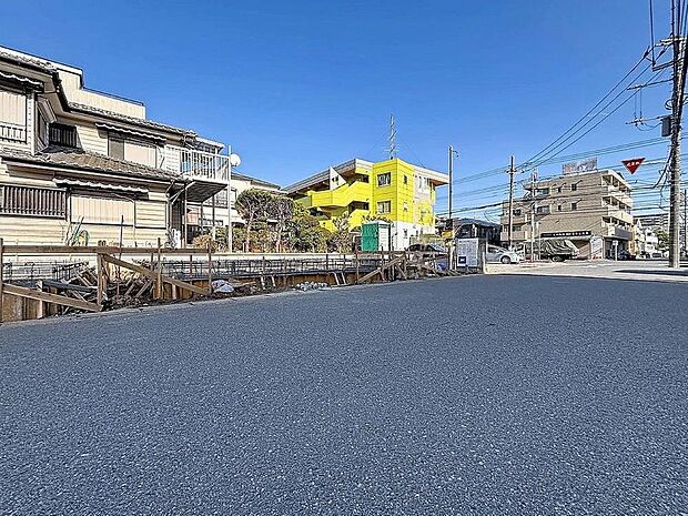 「現地」快適に過ごす条件は、一人ひとり違います。だからこそ飾り過ぎないシンプルな内装と偏り過ぎないデザインで統一しております。