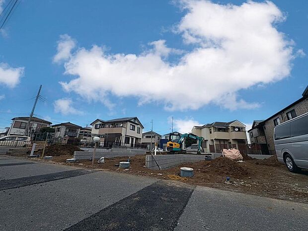 「前面道路」一日の中で多くの時間を過ごすことになる住まいだからこそ、いつも穏やかな空間であるように心掛け、「落ち着き」と「安らぎ」と「快適」を実現してくれます。